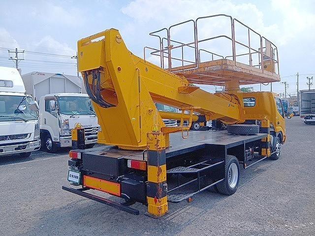 2010 Hino Dutro – thumbnail 4