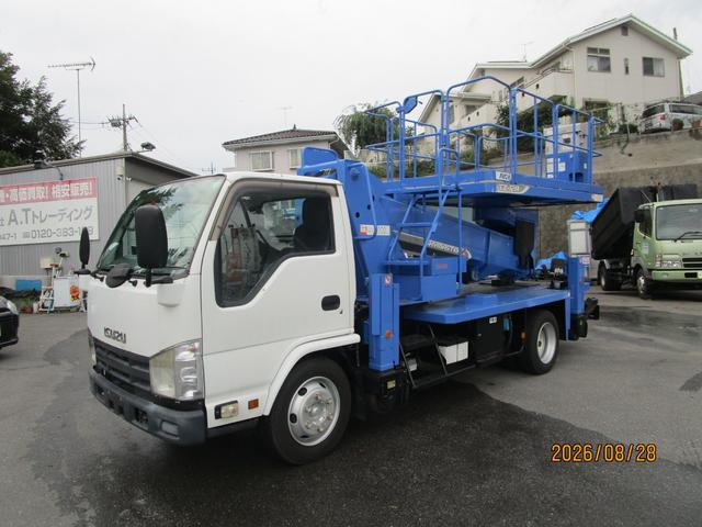 2011 Isuzu Elf – thumbnail 3