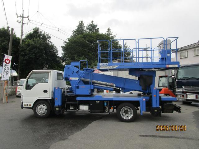 2011 Isuzu Elf – thumbnail 4