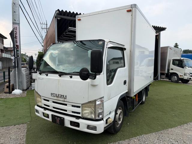 2010 Isuzu Elf – thumbnail 2