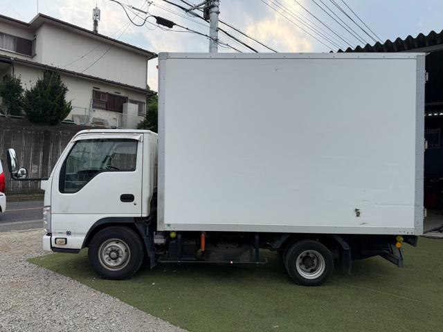 2010 Isuzu Elf – thumbnail 4