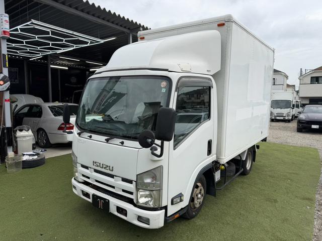 2010 Isuzu Elf – thumbnail 3