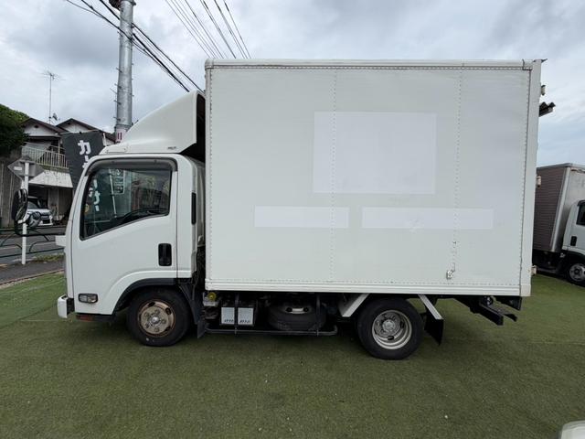 2010 Isuzu Elf – thumbnail 4
