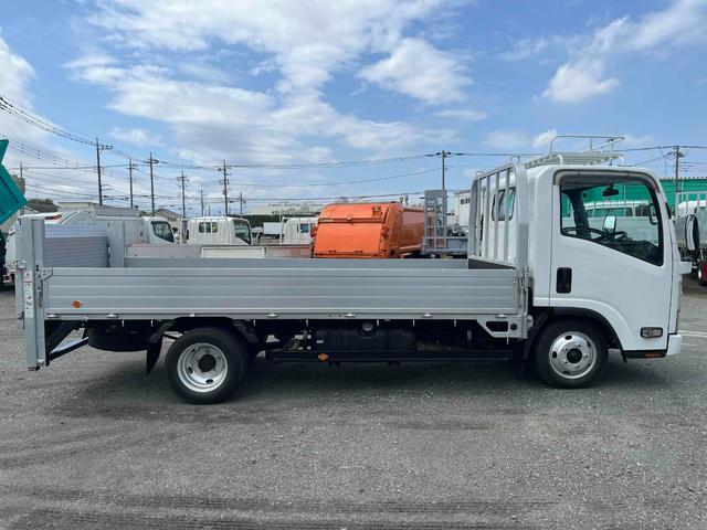 2008 Isuzu Elf – thumbnail 3
