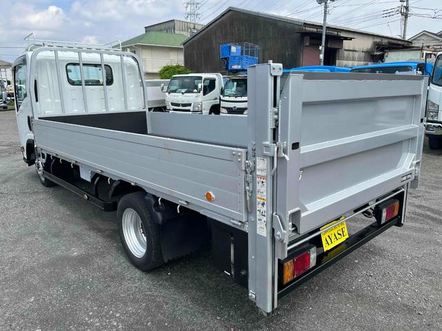 2008 Isuzu Elf – thumbnail 4
