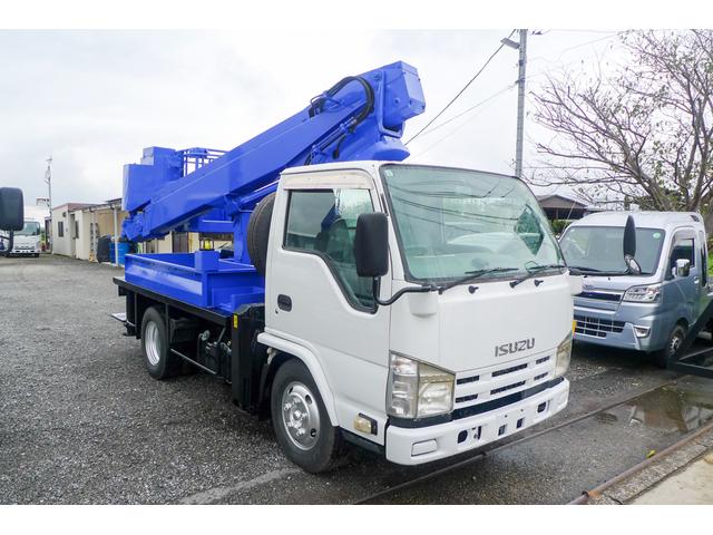 2011 Isuzu Elf – thumbnail 3