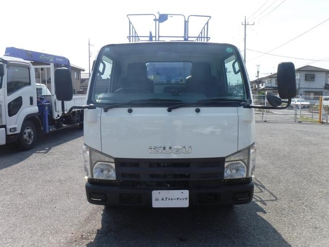 2011 Isuzu Elf – thumbnail 2