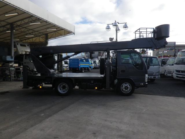 2009 Isuzu Elf – thumbnail 4