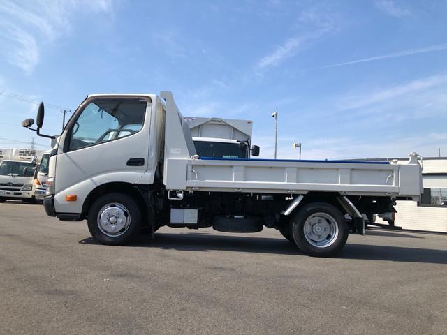 2010 Hino Dutro – thumbnail 4