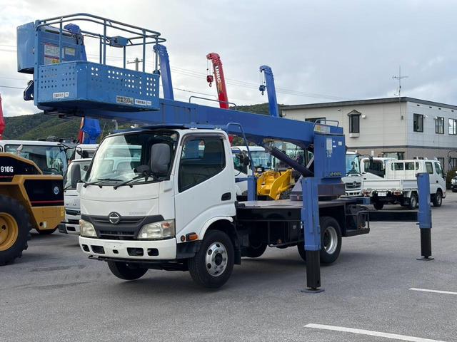 2011 Hino Dutro – thumbnail 3