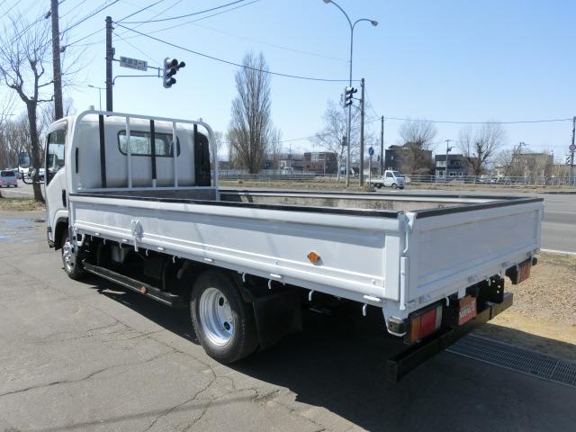 2009 Isuzu Elf – thumbnail 4