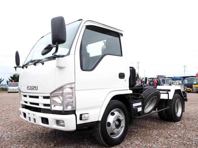 2011 Isuzu Elf – thumbnail 3