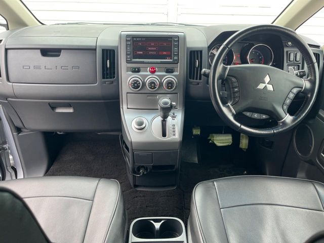2009 Mitsubishi Delica D:5 – thumbnail 2