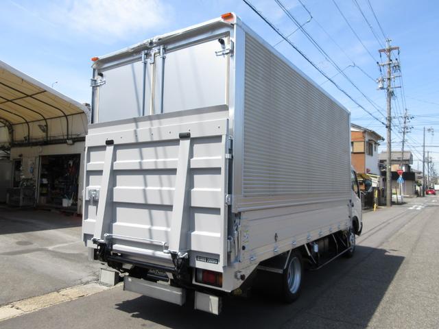 2004 Hino Dutro – thumbnail 4