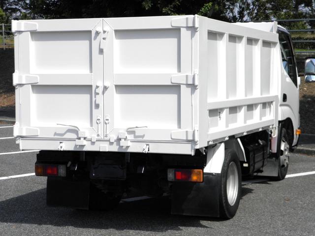 2011 Hino Dutro – thumbnail 3