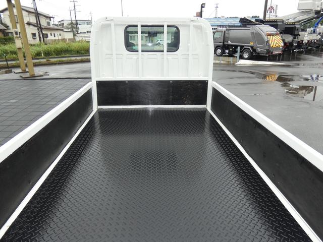 2010 Isuzu Elf – thumbnail 4
