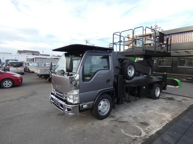 2011 Isuzu Elf – thumbnail 2