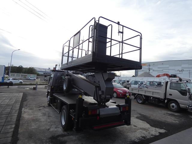 2011 Isuzu Elf – thumbnail 3