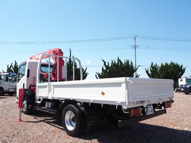 2011 Isuzu Elf – thumbnail 4