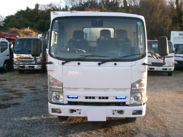 2010 Isuzu Elf – thumbnail 2