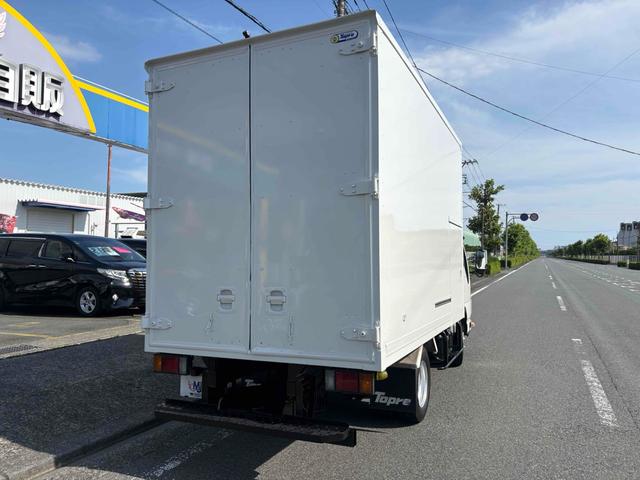 2010 Isuzu Elf – thumbnail 3