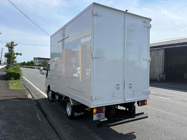 2010 Isuzu Elf – thumbnail 4