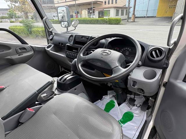 2011 Hino Dutro – thumbnail 2