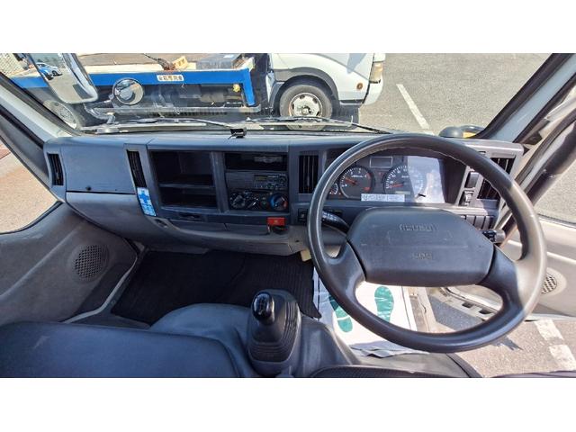 2011 Isuzu Elf – thumbnail 2
