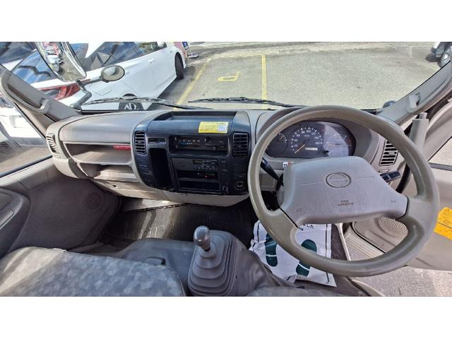 2011 Hino Dutro – thumbnail 2