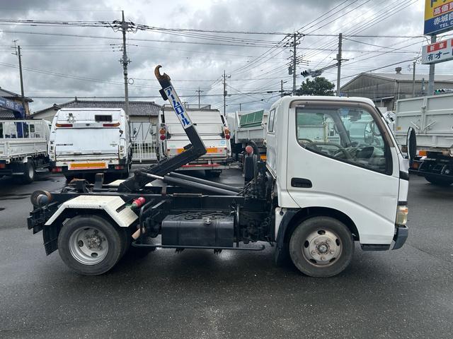 2005 Hino Dutro – thumbnail 4