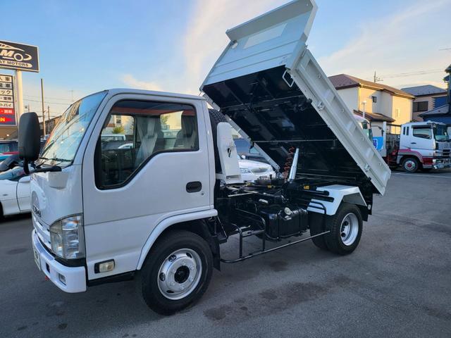 2011 Isuzu Elf – thumbnail 2
