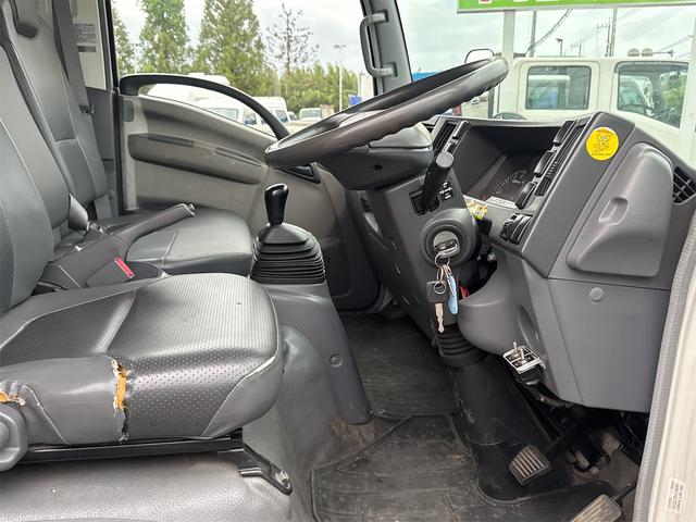2010 Isuzu Elf – thumbnail 3