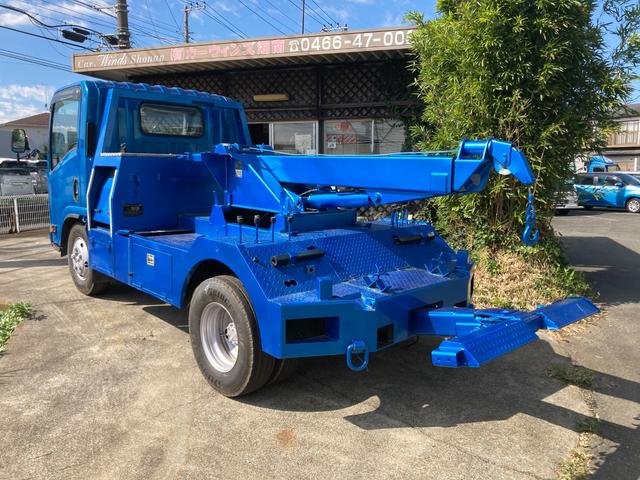 2009 Isuzu Elf – thumbnail 4
