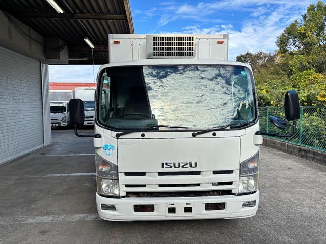 2009 Isuzu Elf – thumbnail 3
