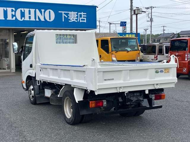 2011 Hino Dutro – thumbnail 2