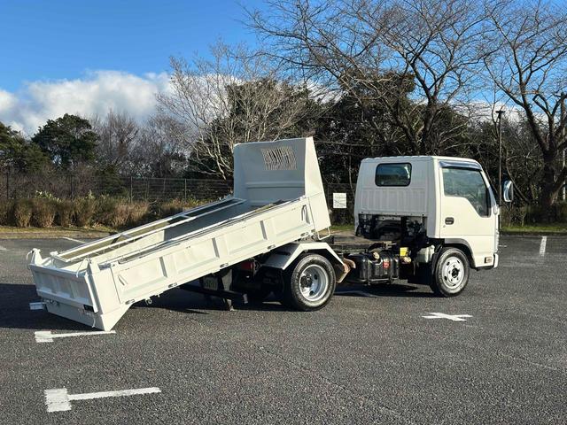 2010 Isuzu Elf – thumbnail 3