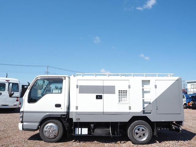 2005 Isuzu Elf – thumbnail 4