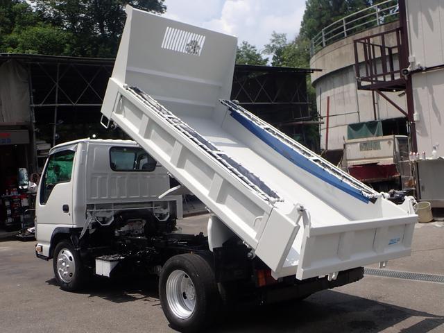 2010 Isuzu Elf – thumbnail 4