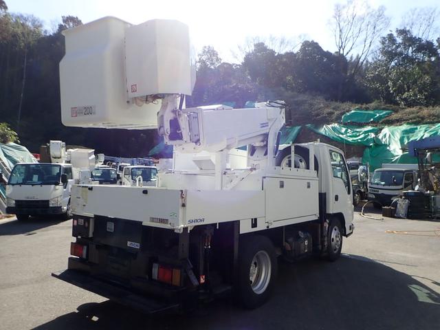 2009 Isuzu Elf – thumbnail 2