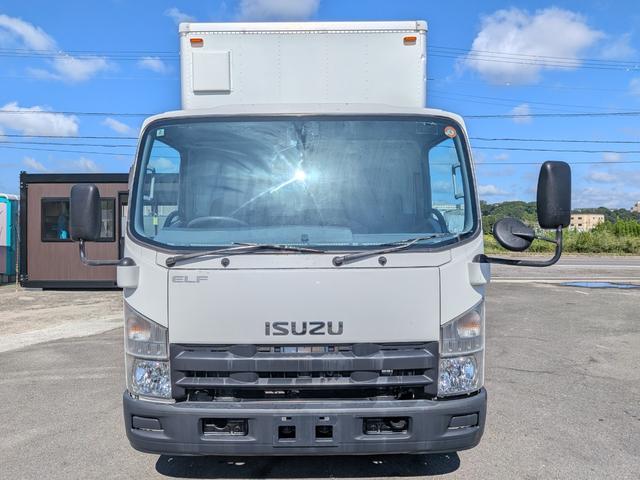 2011 Isuzu Elf – thumbnail 3