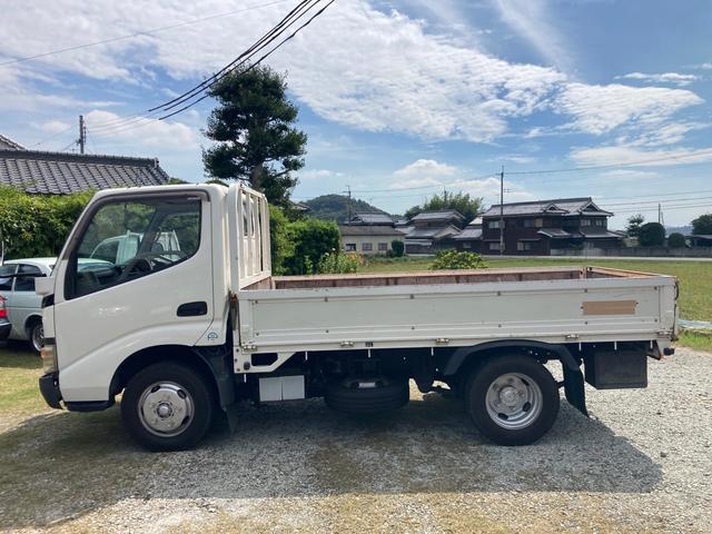 2004 Hino Dutro – thumbnail 4