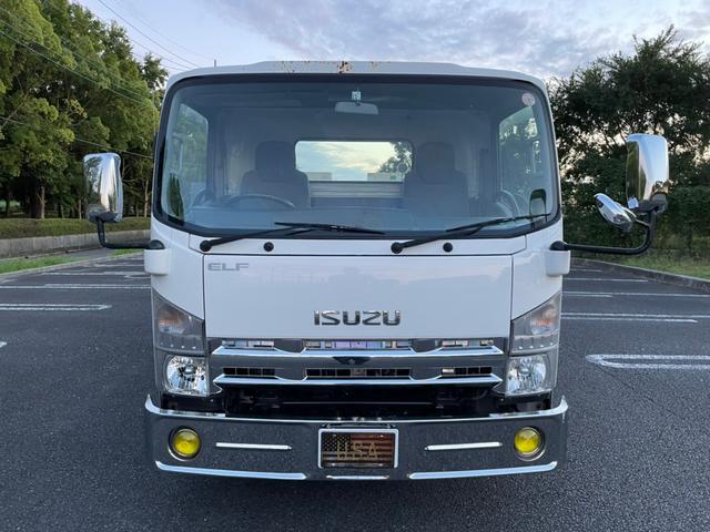 2010 Isuzu Elf – thumbnail 3