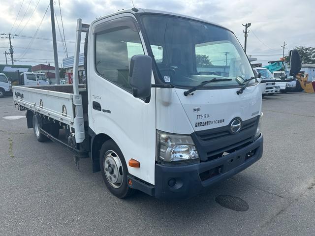 2011 Hino Dutro – thumbnail 2