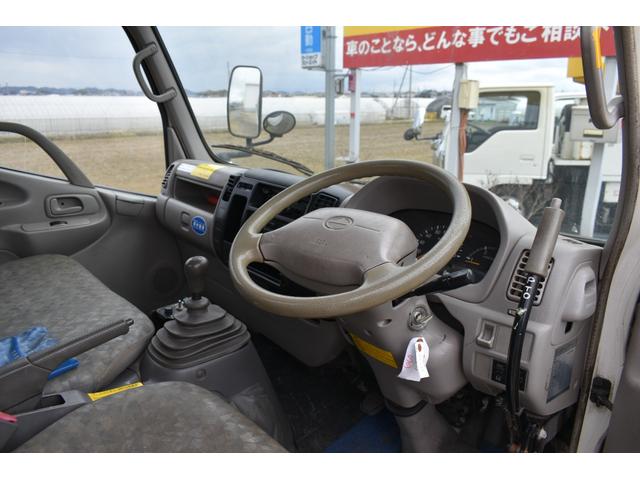 2005 Hino Dutro – thumbnail 4