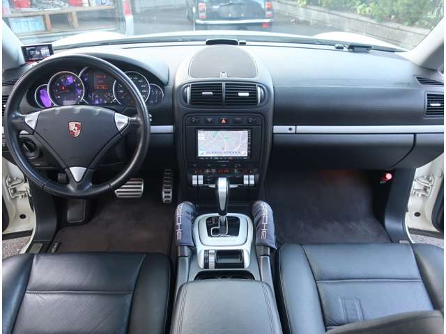 2005 Porsche Cayenne – thumbnail 3