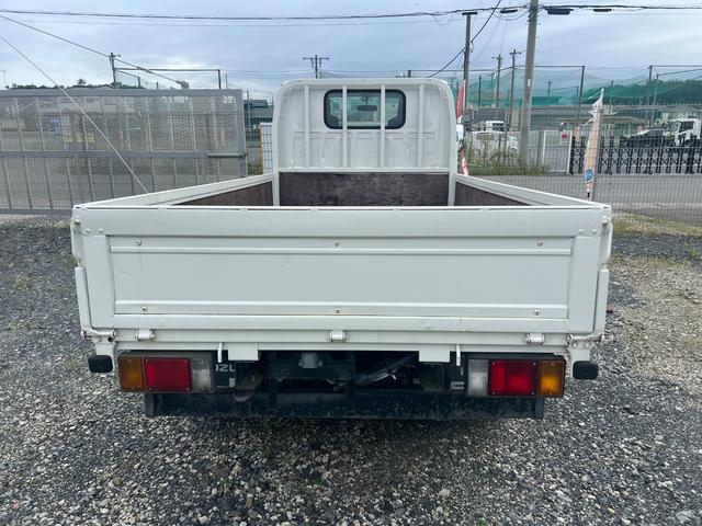 2007 Isuzu Elf – thumbnail 4