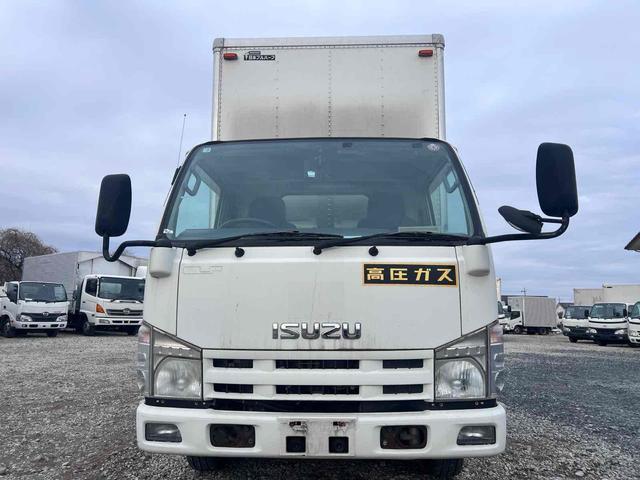 2010 Isuzu Elf – thumbnail 2