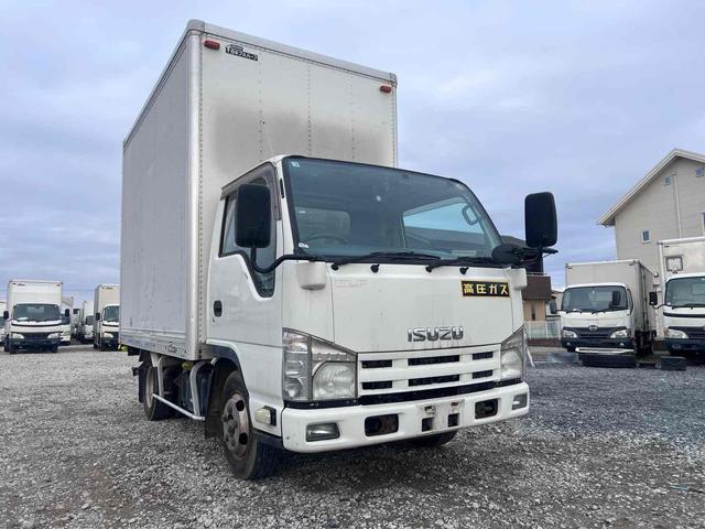 2010 Isuzu Elf – thumbnail 3