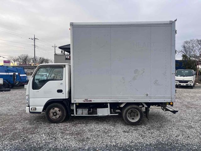 2010 Isuzu Elf – thumbnail 4