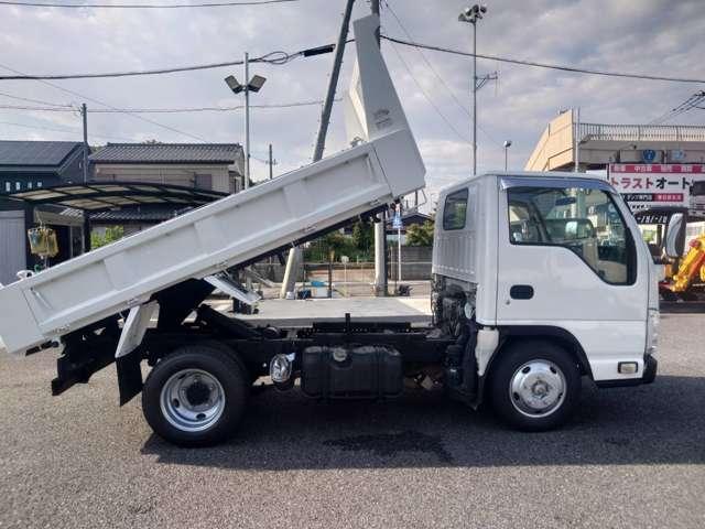 2011 Isuzu Elf – thumbnail 2